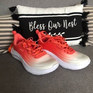 NWT Charly olimpus sneakers; size 6